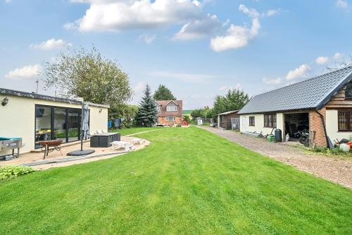 Far View, The Common, West Drayton, UB7