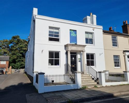 22 London Road, Horsham, RH12