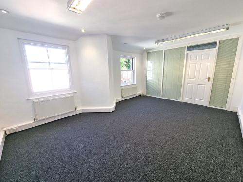 22 London Road, Horsham, RH12