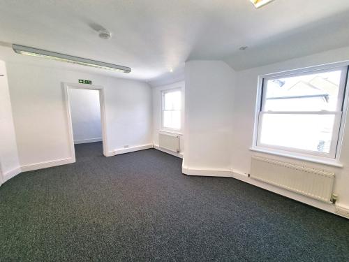 22 London Road, Horsham, RH12