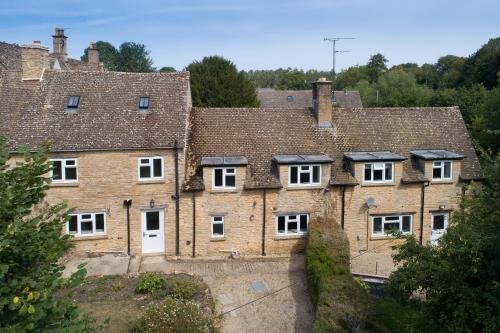 Manor Farm Cottage, 2 Cleveley, Chipping Norton, OX7