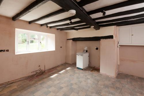 Manor Farm Cottage, 2 Cleveley, Chipping Norton, OX7