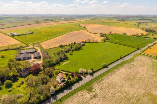 1 Kingshaugh Farm Cottage, Lincoln Road, East Markham, NG22