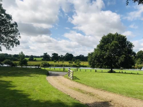 White Lodge, 39 Wroxham Road, Coltishall, Norwich, NR12