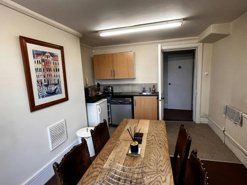 Edgefield House Vicarage Lane, North Muskham, Newark, NG23