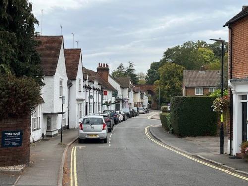 Salisbury Square, Old Hatfield, AL9
