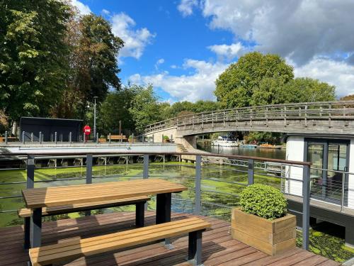 Parris House, Watermans Court Business Park, Staines-upon-Thames, TW18