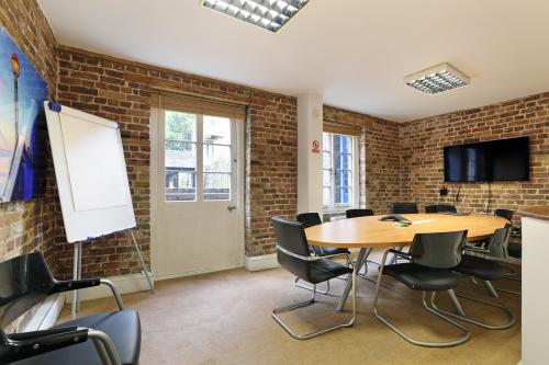 1 Canvas House Jubilee Yard, Queen Elizabeth Street, Shad Thames, London, SE1