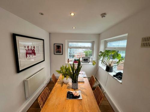 Broadway Studios, 20 Hammersmith Broadway, Hammersmith, London, W6
