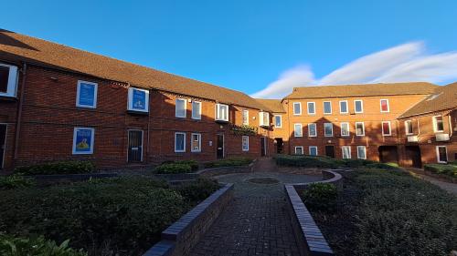 6 Bassett Court, Newport Pagnell, MK16