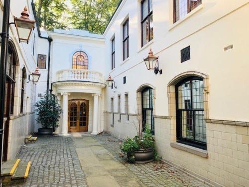 Greyhound House, 23-24 George Street, Richmond upon Thames, TW9