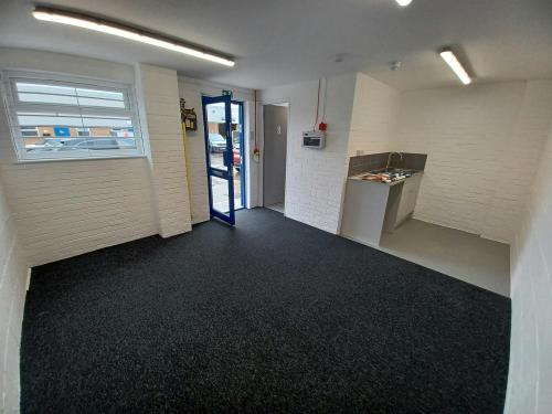 Unit 3, Silverwing Industrial Estate, Horatius Way, Croydon, CR0