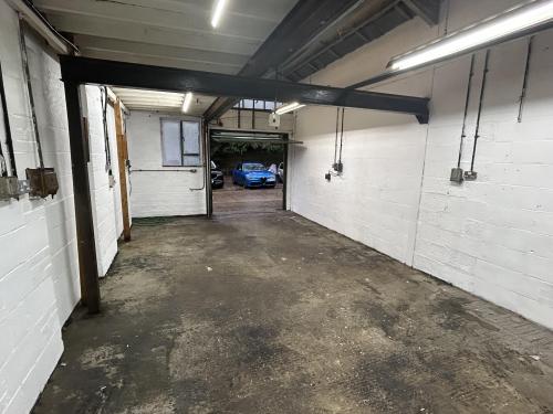 Unit 12, Chiltern Trading Estate, Earl Howe Road, Holmer Green, HP15