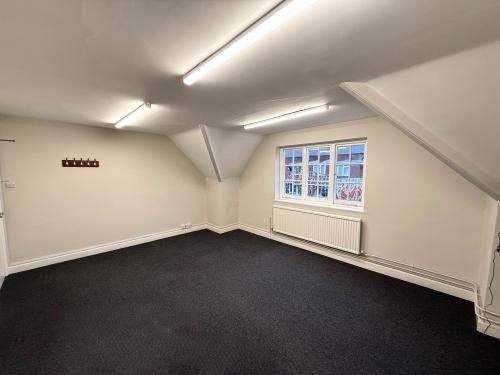 5 Jupiter Suites, 30 Packhorse Road, Gerrards Cross, SL9