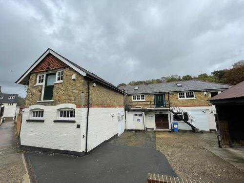 21 Timber Lane, Caterham, CR3