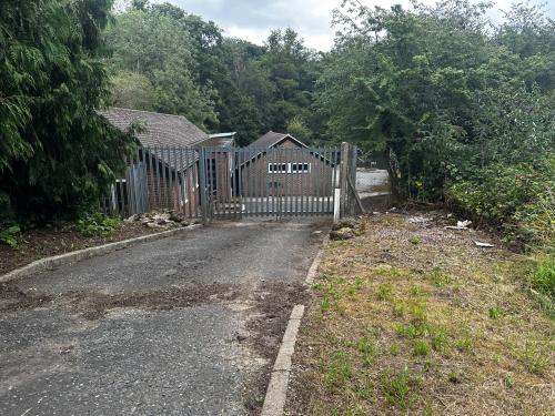 1a Springfield, Oxted, RH8