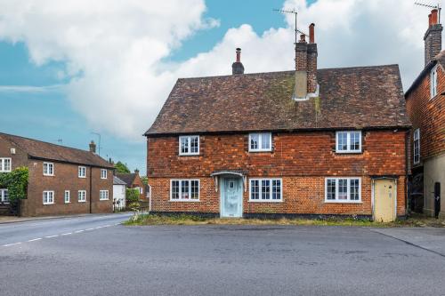 1 Outwood Lane, Bletchingley, Redhill, RH1
