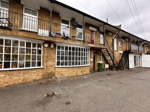 Unit 2, 2 Coombe Avenue, Croydon, CR0