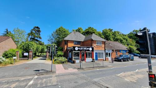 42 Hackwood Road, Basingstoke, RG21