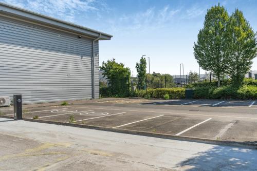 Unit 16, Central Trading Estate, Mosley Road, Trafford Park, Manchester, M17