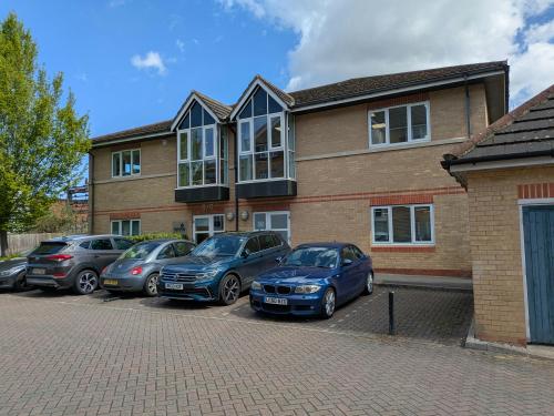 8/9 Faraday Road, Guildford, GU1