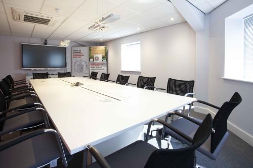 8a Hopton House, Hopton Industrial Estate, Devizes, SN10
