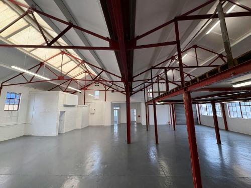 2 Harlequin Avenue, Brentford, TW8