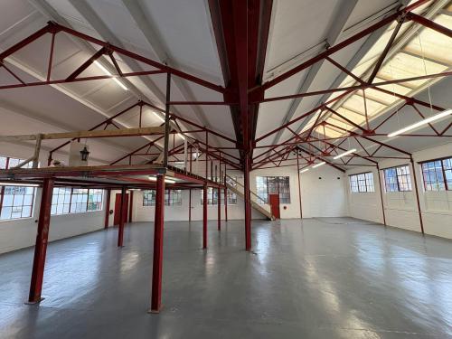 2 Harlequin Avenue, Brentford, TW8