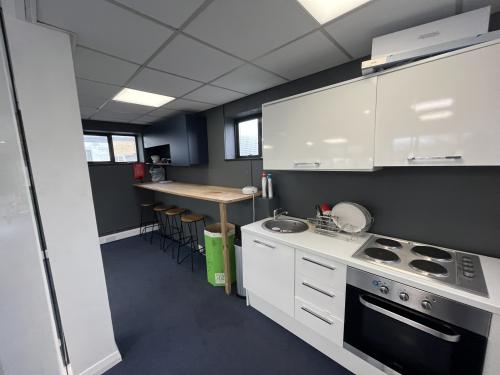 19 Lloyds Court, Manor Royal, Crawley, RH10