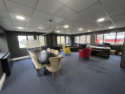 19 Lloyds Court, Manor Royal, Crawley, RH10