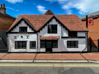 The George, 45 Guildford Street, Chertsey, KT16