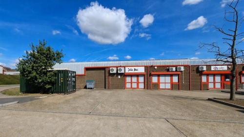 Unit 17, Newlands End, Laindon, Basildon, SS15