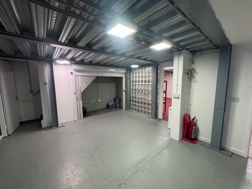 Unit 4, Bell Industrial Estate, Cunnington Street, Acton, London, W4