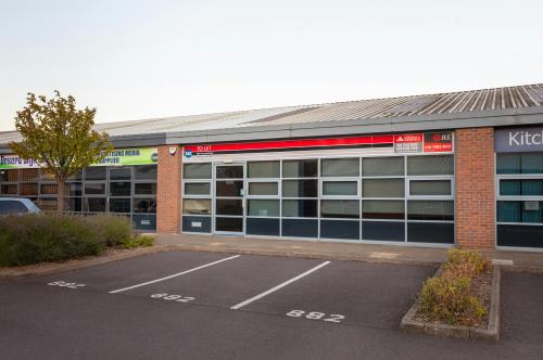 882 Plymouth Road, Slough, SL1