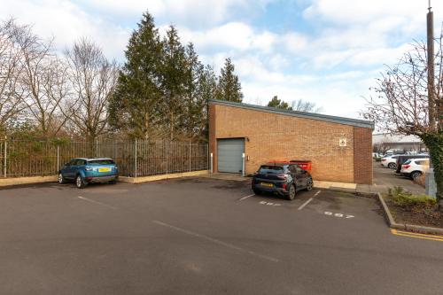 887 Plymouth Road, Slough, SL1