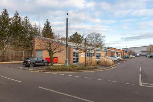 887 Plymouth Road, Slough, SL1