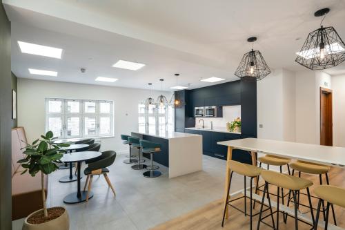 Standbrook House, 2-5 Old Bond Street, Mayfair, London, W1S