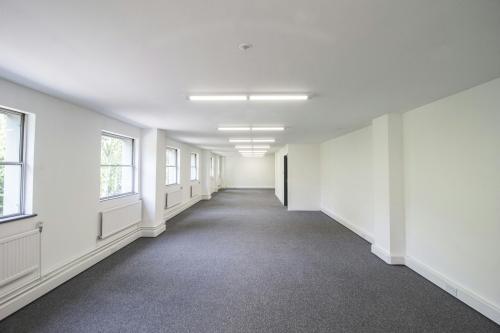 Unit 3, Airlinks Industrial Estate, Spitfire Way, Heston, TW5