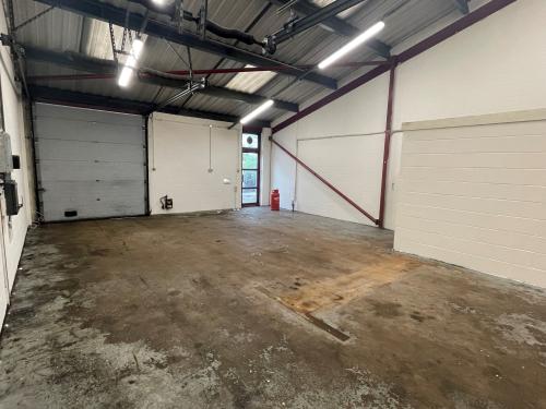 Unit 844, Plymouth Road Industrial Estate, Slough, SL1