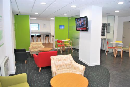 Broadmarsh Business Centre, Harts Farm Way, Havant, PO9