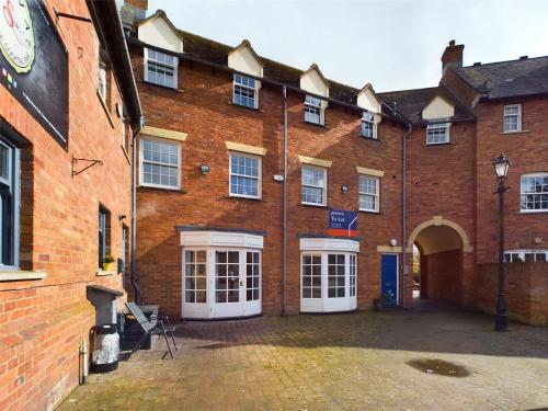White Horse Yard, Watling Street, Towcester, NN12
