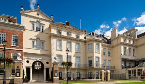 Palm Court, Richmond, TW9