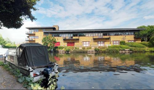 Salamander Quay, Harefield, UB9