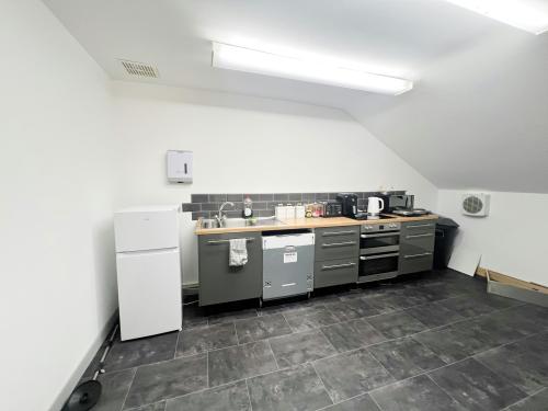 Unit 18, Golding Barn Industrial Estate, Henfield Road, Small Dole, Henfield, BN5
