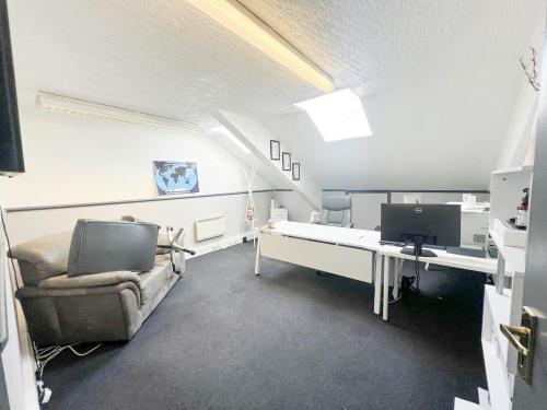 Unit 18, Golding Barn Industrial Estate, Henfield Road, Small Dole, Henfield, BN5