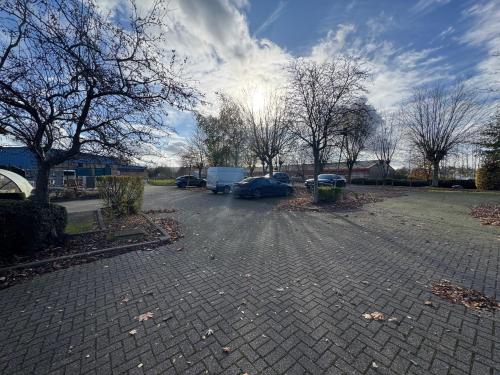 Unit 10, Triangle Business Park, Quilters Way, Stoke Mandeville, Aylesbury, HP22