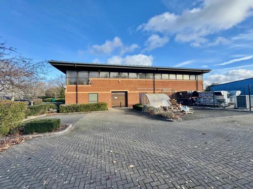 Unit 10, Triangle Business Park, Quilters Way, Stoke Mandeville, Aylesbury, HP22