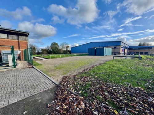 Unit 10, Triangle Business Park, Quilters Way, Stoke Mandeville, Aylesbury, HP22