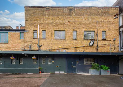 Unit 2, Bouverie Mews, Stoke Newington, London, N16