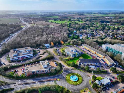 253, Capability Green, Luton, LU1